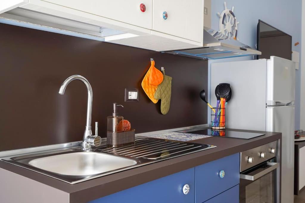 Mediterranea Apartment- Central Station - Free Wifi&Netflix Бари Екстериор снимка