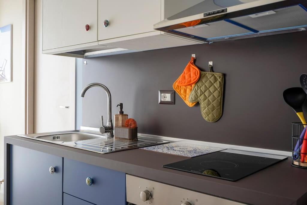 Mediterranea Apartment- Central Station - Free Wifi&Netflix Бари Екстериор снимка